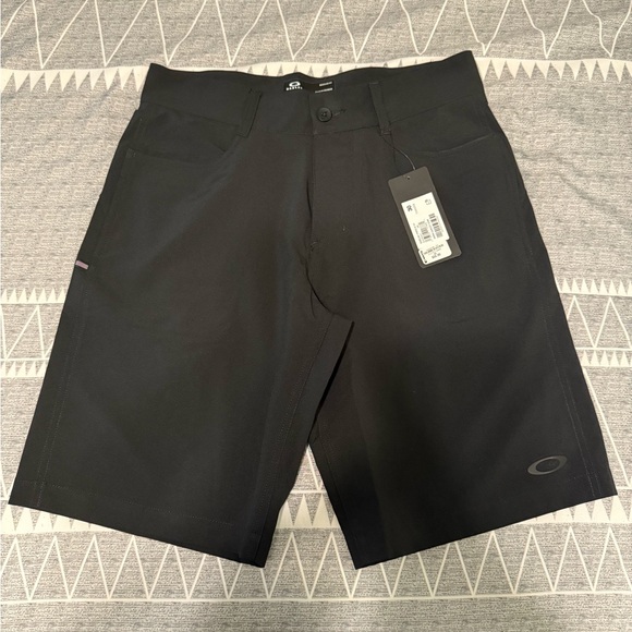 Oakley Men's Black Hybrid Shorts - Picture 1 of 5